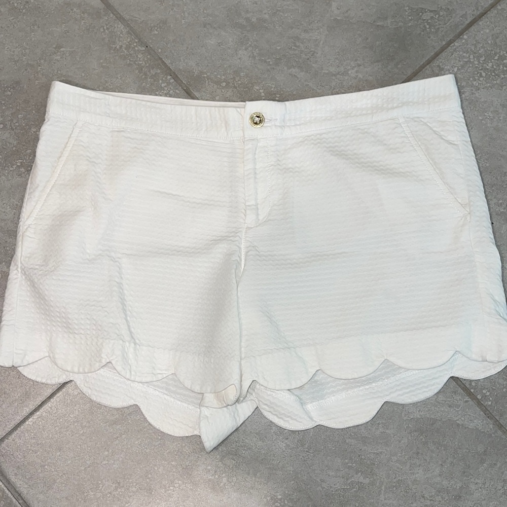Like new Lilly Pulitzer scalloped white shorts